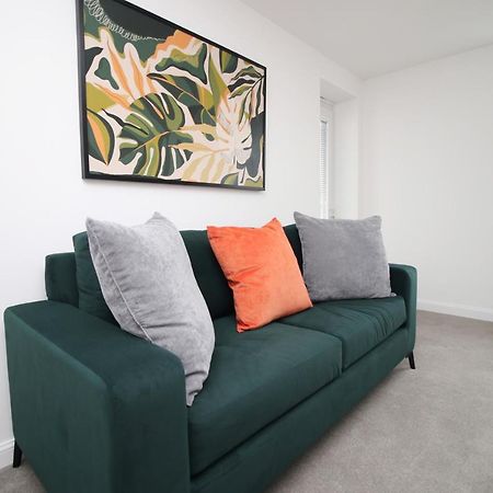 No 43 Stadium Views By Ssw - 2Br, Parking, Sleeps 4, 3Min Walk To Stadium, 10Min Drive To City Centre, Marina And Close To M4 Morriston エクステリア 写真