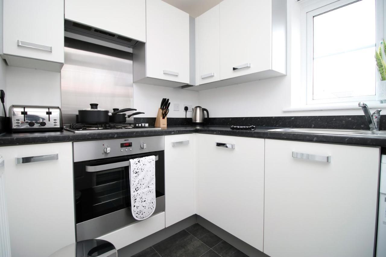 No 43 Stadium Views By Ssw - 2Br, Parking, Sleeps 4, 3Min Walk To Stadium, 10Min Drive To City Centre, Marina And Close To M4 Morriston エクステリア 写真