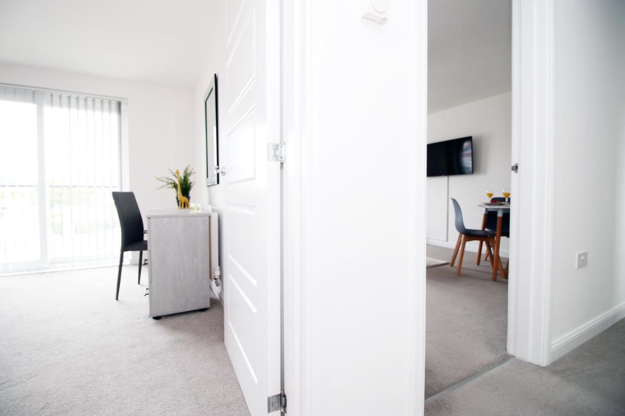 No 43 Stadium Views By Ssw - 2Br, Parking, Sleeps 4, 3Min Walk To Stadium, 10Min Drive To City Centre, Marina And Close To M4 Morriston エクステリア 写真