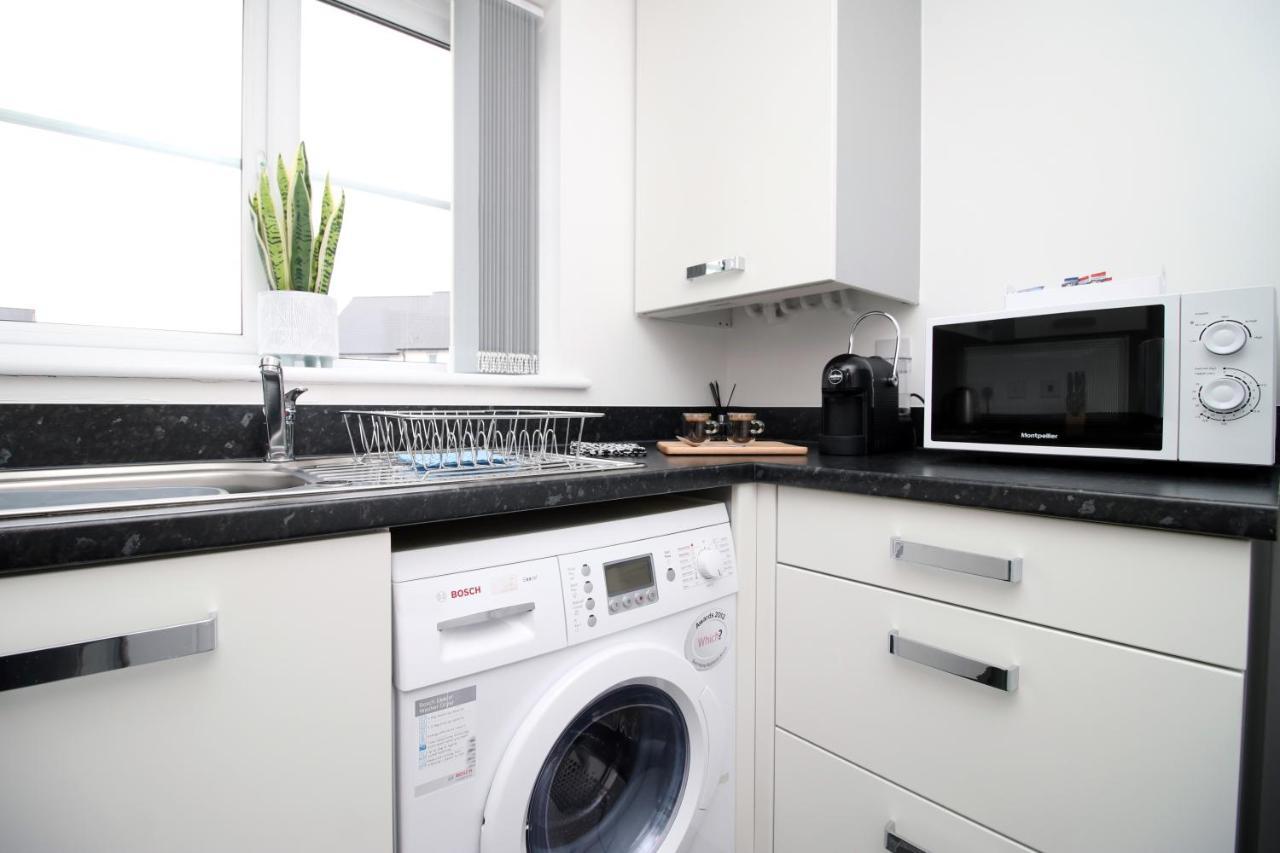 No 43 Stadium Views By Ssw - 2Br, Parking, Sleeps 4, 3Min Walk To Stadium, 10Min Drive To City Centre, Marina And Close To M4 Morriston エクステリア 写真
