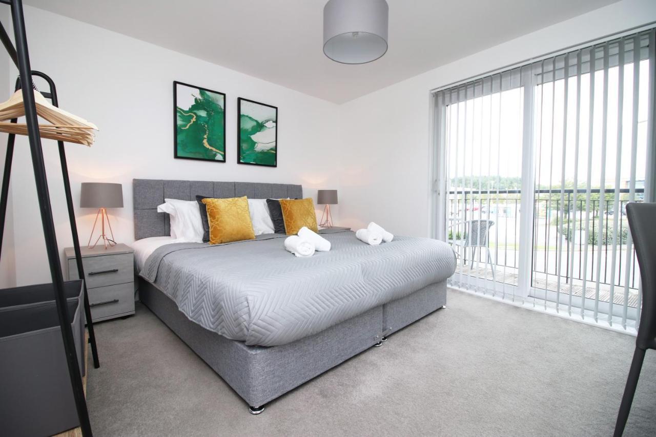 No 43 Stadium Views By Ssw - 2Br, Parking, Sleeps 4, 3Min Walk To Stadium, 10Min Drive To City Centre, Marina And Close To M4 Morriston エクステリア 写真