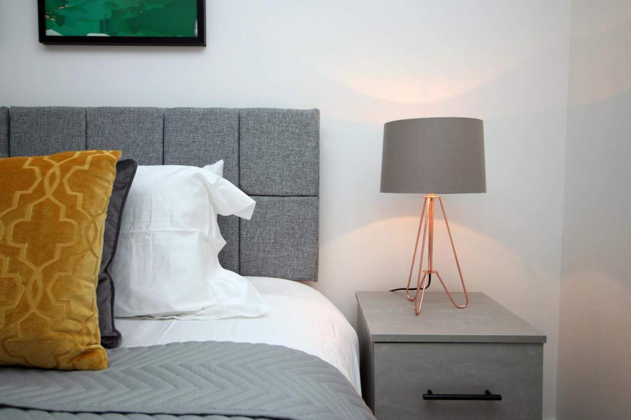 No 43 Stadium Views By Ssw - 2Br, Parking, Sleeps 4, 3Min Walk To Stadium, 10Min Drive To City Centre, Marina And Close To M4 Morriston エクステリア 写真