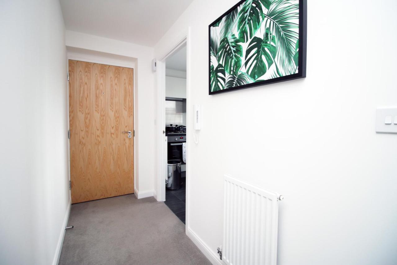 No 43 Stadium Views By Ssw - 2Br, Parking, Sleeps 4, 3Min Walk To Stadium, 10Min Drive To City Centre, Marina And Close To M4 Morriston エクステリア 写真