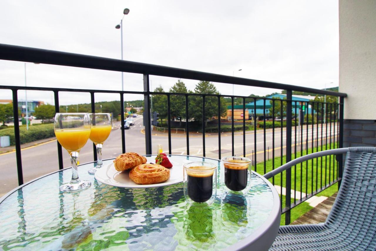 No 43 Stadium Views By Ssw - 2Br, Parking, Sleeps 4, 3Min Walk To Stadium, 10Min Drive To City Centre, Marina And Close To M4 Morriston エクステリア 写真